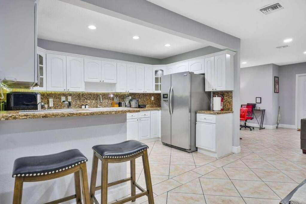 Escape Gameroom, Bar, Bbq, Spacious,King Bed, All Luxury Mattresses, Near Beach, 6 Blocks Away From Bars, Nite Clubs, Res, Shops Miami Ngoại thất bức ảnh